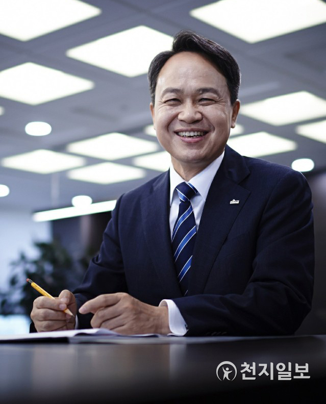 신한은행은 은행 전 부문의 DT 추진 전략을 실행하고 있다. 사진은 진옥동 은행장 (제공: 신한은행) ⓒ천지일보 2021.2.26