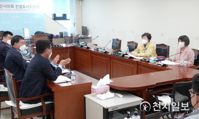 아산시의회 이의상 의원이 19일 개인형 이동장치 안전대책을 위한 간담회를 개최하고 있다. (제공: 아산시의회) ⓒ천지일보 2021.4.23