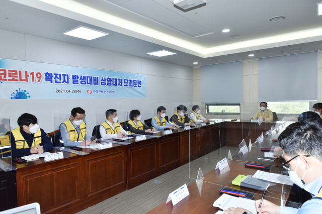 한국전력이 28일 나주 본사에서 코로나19 확산 대응을 위한 ‘업무연속성 유지 훈련’을 펼쳤다. (제공: 한국전력)ⓒ천지일보 2021.4.28