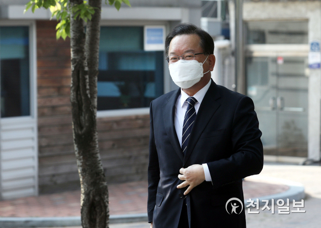 [천지일보=남승우 기자] 김부겸 국무총리 후보자가 20일 오전 서울 종로구 금융감독원 연수원에 마련된 인사청문회 준비 사무실로 출근하고 있다. ⓒ천지일보 2021.4.20