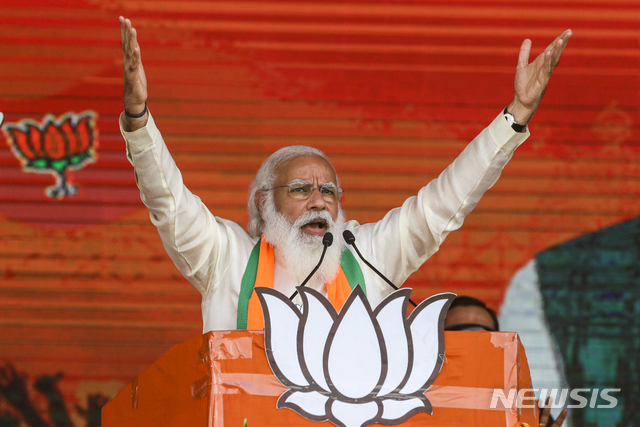나렌드라 모디 인도 총리가 지난 3월 7일 인도 콜카타 웨스트벵골주 선거를 앞두고 공개 집회에서 발언하고 있다. (출처: 뉴시스)