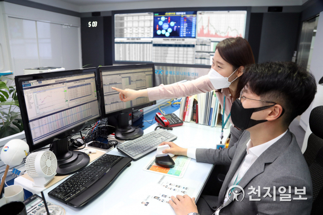 3일 한국거래소 공매도 종합상황실에서 모니터링하고 있다. (제공: 한국거래소) ⓒ천지일보 2021.5.3