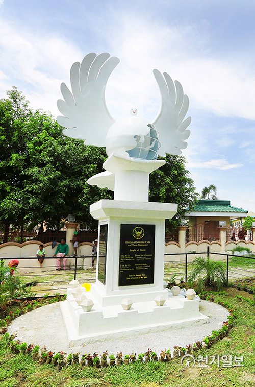 2015년 5월 25일 필리핀 마긴다나오주에서 세계평화선언 2주년을 맞아 제작된 평화기념비. (제공: HWPL) ⓒ천지일보 2021.5.5