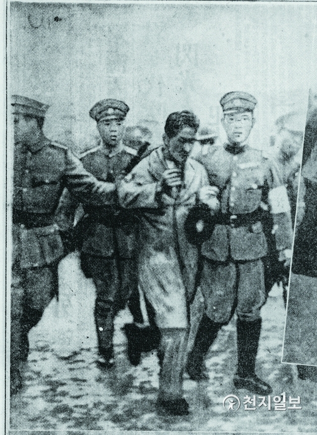 1932년 5월 1일자 도쿄니찌니찌신문 호외에 보도됐던 윤봉길 의사 연행 모습. 흐린 날씨와 필름 전송 과정에서 발생된 문제로 윤 의사 얼굴과 중절모자 수정처리해서 보도됨 (제공: 윤주) ⓒ천지일보 2019.8.15
