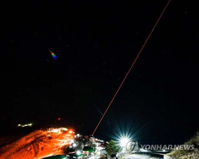 공군이 전자광학감시 체계를 활용해 우주 물체를 관측하고 있다. (출처: 연합뉴스)