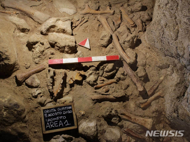 네안데르탈인 유해 발견된 이탈리아 과타리 동굴. (출처: AP/뉴시스)