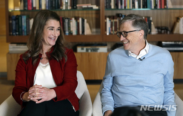 마이크로소프트(MS) 창업자 빌 게이츠(오른쪽)와 아내 멀린다 게이츠. (출처: 뉴시스)