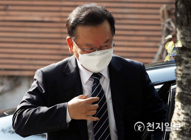 [천지일보=남승우 기자] 김부겸 국무총리 후보자가 20일 오전 서울 종로구 금융감독원 연수원에 마련된 인사청문회 준비 사무실로 출근하고 있다. ⓒ천지일보 2021.4.20