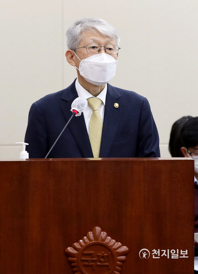 [천지일보=박준성 기자] 최기영 과학기술정보통신부 장관이 5일 서울 여의도 국회에서 열린 과학기술정보방송통신위원회 전체회의에서 2021년도 예산안 제안설명을 하고 있다. (제공: 국회) ⓒ천지일보 2020.11.5