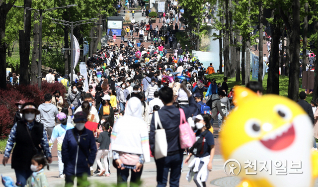 [천지일보=남승우 기자] 어린이날인 5일 오후 서울 광진구 어린이대공원이 시민들로 북적이고 있다. ⓒ천지일보 2021.5.5