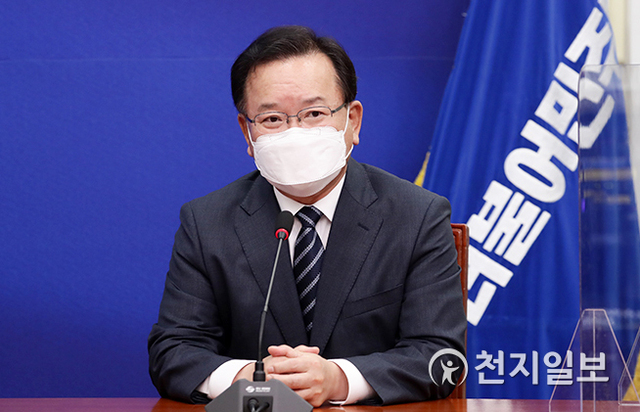 [천지일보=박준성 기자] 김부겸 국무총리가 17일 오후 서울 여의도 국회에서 더불어민주당 송영길 대표를 예방, 인사말을 하고 있다. (제공: 민주당) ⓒ천지일보 2021.5.17