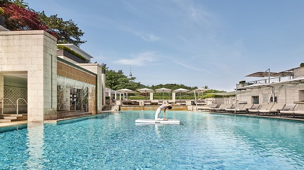 서울신라호텔, 어번 플로팅 요가. (제공: 서울신라호텔) ⓒ천지일보 2021.5.20