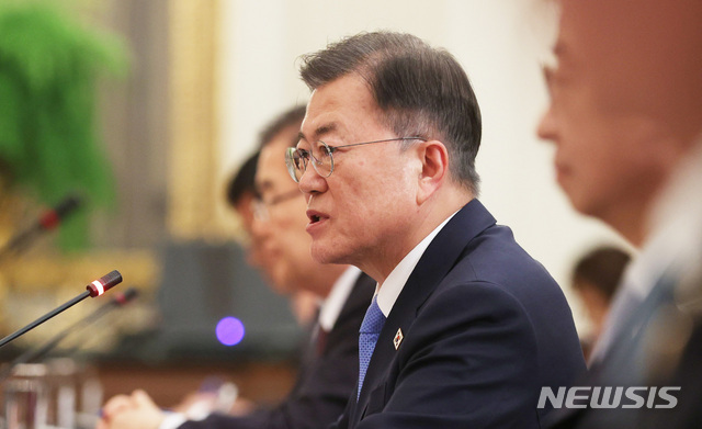 문재인 대통령이 21일 오후(현지시간) 미국 워싱턴 백악관 국빈만찬장에서 열린 조 바이든 미국 대통령과의 한-미 정상 확대회담에 참석해 발언을 하고 있다. (출처: 뉴시스)