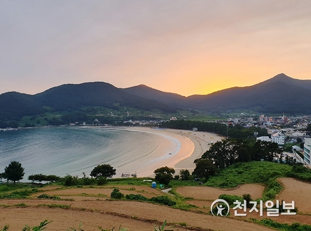 [천지일보 진주=최혜인 기자] 석양이 내려앉은 상주은모래비치 모습. ⓒ천지일보 2019.8.16