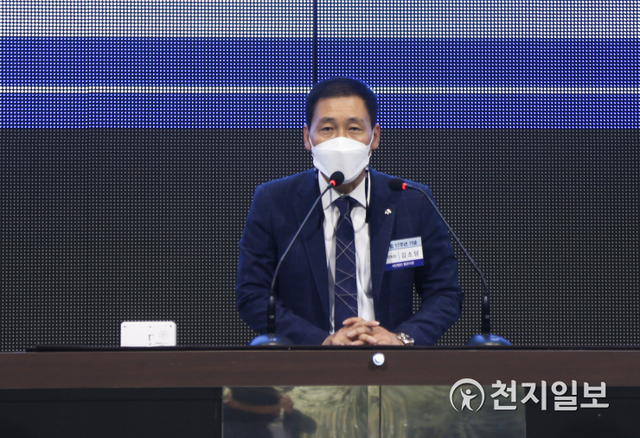 [천지일보 아산=박주환 기자] 김소당 ㈔좋은이웃 중앙회장이 29일 충남 아산시 아산터미널웨딩홀에서 열린 ‘창립 17주년’ 기념 축하 리셉션 행사에서 인사말을 하고 있다. ⓒ천지일보 2021.5.29