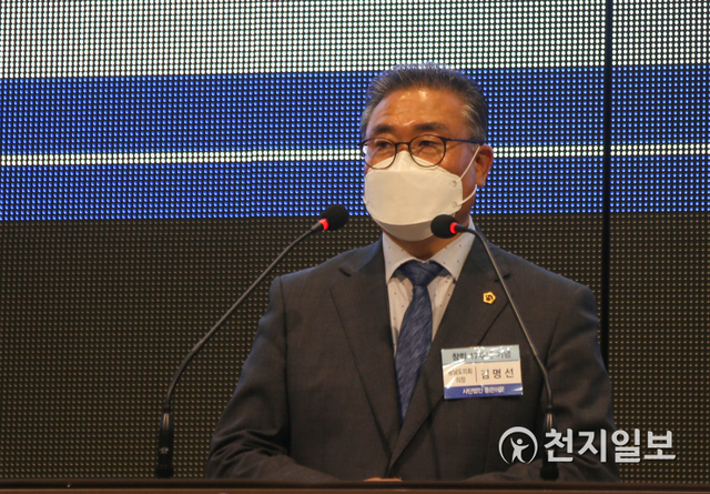 [천지일보 아산=박주환 기자] 김명선 충남도의회 의장이 29일 충남 아산시 아산터미널웨딩홀에서 열린 ㈔좋은이웃 ‘창립 17주년’ 기념 축하 리셉션 행사에 참석해 축사를 하고 있다. ⓒ천지일보 2021.5.29