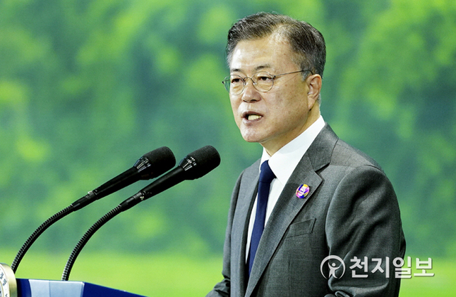 [천지일보=박준성 기자] 문재인 대통령이 29일 오후 서울 동대문디자인플라자에서 열린 ‘2050 탄소중립위원회 출범식’에 참석, 격려사를 하고 있다. (제공: 청와대) ⓒ천지일보 2021.5.29