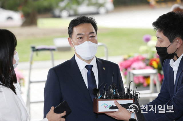 [천지일보=남승우 기자] 김오수 신임 검찰총장이 1일 오후 서울 서초동 대검찰청으로 첫 출근해 취재진의 질문에 답하고 있다. ⓒ천지일보 2021.6.1