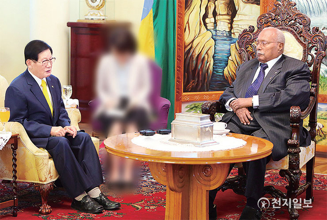2012년 12월 3일 이 대표가 에티오피아를 방문해 아디스아바바 대통령궁에서 기르마 월데 기오르기스 대통령을 만나 평화운동에 동참해 줄 것을 요청하고 있다. (제공: HWPL) ⓒ천지일보 2021.6.2