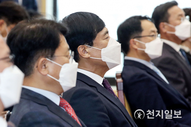 [천지일보=남승우 기자] 이성윤 서울중앙지검장이 1일 오후 서울 서초구 대검찰청에서 열린 김오수 신임 검찰총장의 취임식에서 취임사를 경청하고 있다. ⓒ천지일보 2021.6.1