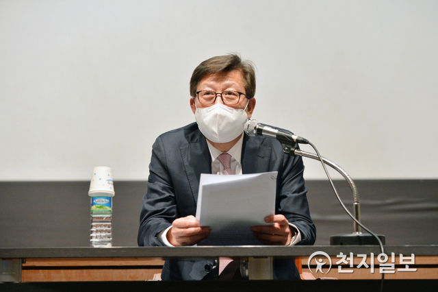 박형준 부산시장이 지난달 13일 부산시립미술관에서 '이건희 미술관' 부산유치와 관련해 기자간담회를 진행하고 있다. (제공: 부산시) ⓒ천지일보 2021.6.3