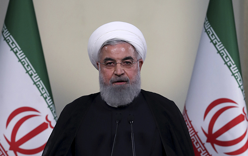 【테헤란=AP/뉴시스】도널드 트럼프 미국 대통령이  8일(현지시간) 이란 핵합의(JCPOA·포괄적 공동행동계획)의 탈퇴를 선언한 것과 관련해 하산 로하니 이란 대통령이 전국으로 생중계된 TV방송에서 JCPOA가 완전 파기될 경우 이란은 앞으로 과거 어느 때보다도 더 많은 우라늄 생산을 시작할 것이라고 경고하고 있다.