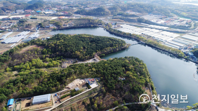 하늘에서 본 금산면 금호지 일대 생태공원 모습. (제공: 진주시) ⓒ천지일보 2020.5.18