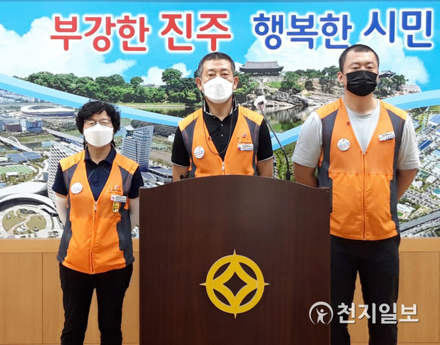 [천지일보 진주=최혜인 기자] 민주노총 공공연대노조 경상대학교병원지회가 4일 오전 11시 진주시청에서 1년간 이어온 정규직 전환 투쟁을 마무리한다는 기자회견을 열고 있다. ⓒ천지일보 2021.6.4