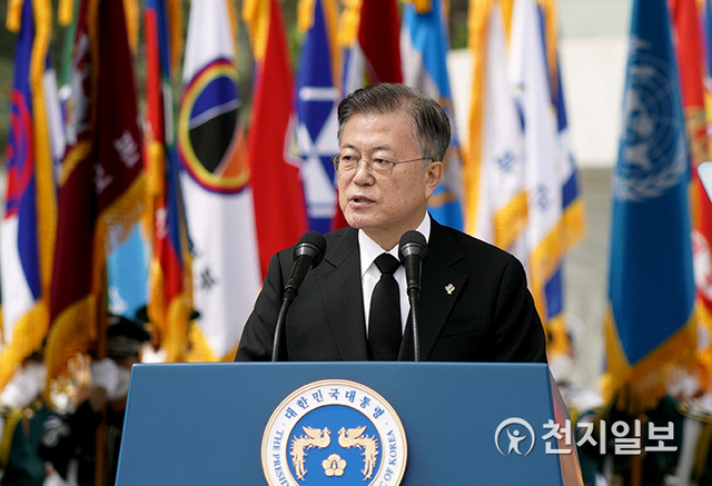 [천지일보=박준성 기자] 문재인 대통령이 6일 서울시 동작구 국립서울현충원에서 열린 제66회 현충일 추념식에 참석, 추념사를 하고 있다. (제공: 청와대) ⓒ천지일보 2021.6.6