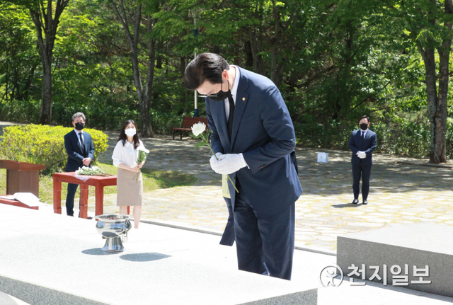 강민국 국회의원(정무위원회, 경남 진주시을)이 6월 호국보훈의 달을 맞이해 지난 4일 진주성 임진대첩 계사순의단과 충혼탑을 찾아 참배하고 있다. ⓒ천지일보 2021.6.6