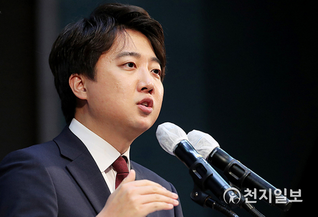 [천지일보=박준성 기자] 국민의힘 이준석 당대표 후보가 4일 오후 대전 서구 대전KT인재개발원에서 열린 제1차 전당대회 대전·세종·충북·충남 합동연설회에서 지지를 호소하고 있다. (제공: 국민의힘) ⓒ천지일보 2021.6.4