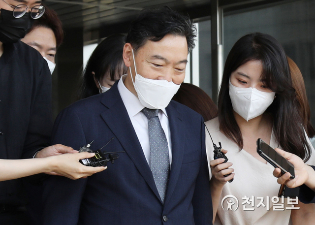 [천지일보=남승우 기자] 김오수 신임 검찰총장이 2일 오전 경기도 과천시 정부과천청사 법무부에서 박범계 법무부 장관을 예방한 뒤 청사를 나서고 있다. ⓒ천지일보 2021.6.2