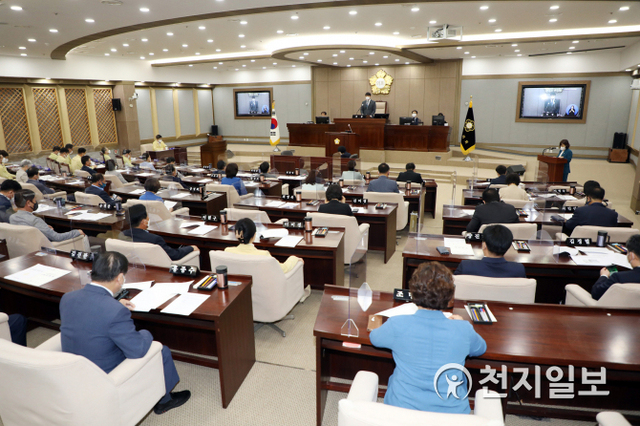 수원시의회가 8일 제360회 제1차 정례회를 개회하고 있다. (제공: 수원시의회) ⓒ천지일보 2021.6.8