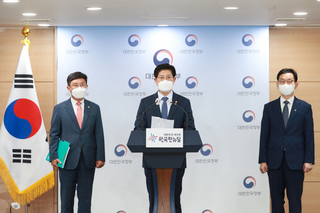 노형욱 장관이 7일 세종 정부청사에서 LH혁신방안을 브리핑하고 있다. (제공: 국토교통부)