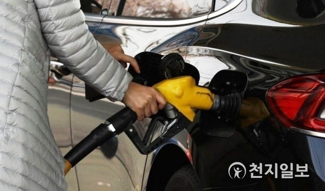 [천지일보=남승우 기자] 전국 주유소 기름값이 12주 연속 하락세를 보이고 있다. ⓒ천지일보 DB