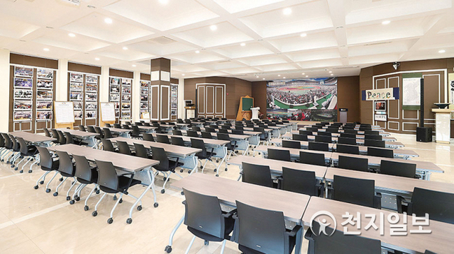 The main hall, first floor (Photograph by HWPL) ⓒCheonjiIlbo,December 17, 2020