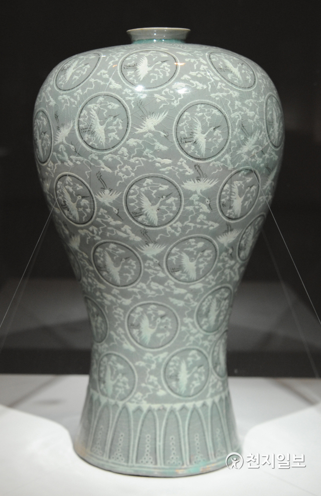 청자 운학문 매병(高麗 象嵌靑瓷 雲鶴紋 梅甁)(도 1-1). (제공: 강우방 일향한국미술사연구원장) ⓒ천지일보 2021.6.14