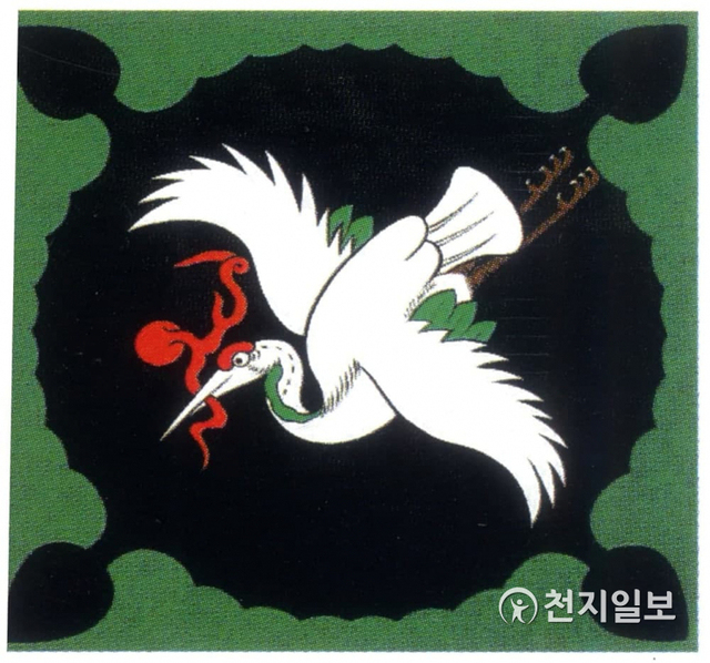 영기창 안에서 선학이 보주를 발산한다(도 3-1의 부분, 도 3-2). (제공: 강우방 일향한국미술사연구원장) ⓒ천지일보 2021.6.14