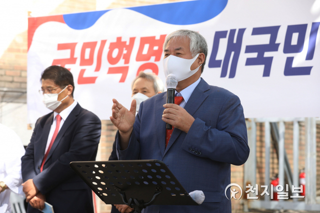 [천지일보=남승우 기자] 국민혁명당 창단준비위원장을 맡은 전광훈 목사가 4일 오전 서울 성북구 사랑제일교회 앞에서 열린 ‘국민혁명당 대국민담화문 기자회견’에서 발언하고 있다. ⓒ천지일보 2021.6.4