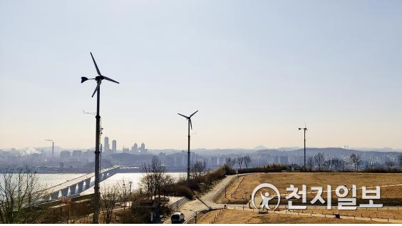 소형풍력 설치 모습. (제공: 서울에너지공사) ⓒ천지일보 2021.6.17