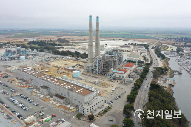 미국의발전사인 비스트라(Vistra)가 미국 캘리포니아주 몬트레이 카운티 모스랜딩(Moss Landing) 지역에 가동 중인 모스랜딩 발전소 전경. (제공: LG에너지솔루션)  ⓒ천지일보 2021.6.17
