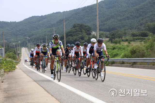 6월 26일부터 7월 3일까지 ‘2021 KBS 양양 전국사이클선수권대회’가 열린다. 사진은 도로경기 모습 (제공: 양양군) ⓒ천지일보 2021.6.18