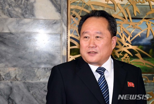 남북 고위급회담 북측 단장 리선권 조국평화통일위원회 위원장이 13일 오후 경기도 파주시 판문점 북측 통일각에서 회담을 마친 뒤 밝은 표정을 짓고 있다. (출처: 뉴시스) 2018.8.13