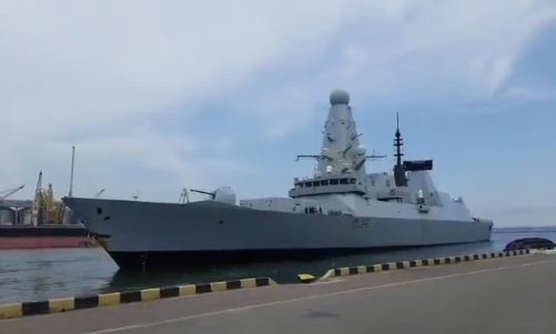 22일(현지시간) 우크라이나에 있는 영국 해군의 미사일 구축함 디펜더. (출처: 우크라이나 주재 영국 대사관 트위터 캡처)