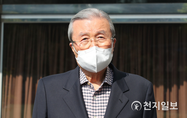 [천지일보=박준성 기자] 국민의힘 김종인 중앙선거대책위원장이 서울시장 보궐선거 투표일인 7일 오전 서울 종로구 하비에르 국제학교에 마련된 평창동 제3투표소에서 투표를 마친 후 취재진 질문에 답하고 있다. ⓒ천지일보 2021.4.7