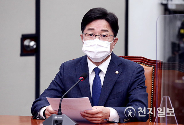 [천지일보=박준성 기자] 더불어민주당 강병원 최고위원이 17일 서울 여의도 국회에서 열린 최고위원회의에서 발언하고 있다. (제공: 민주당) ⓒ천지일보 2021.5.17