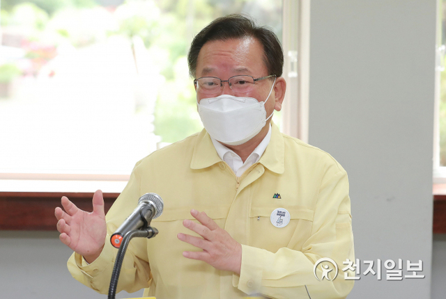 [천지일보=박준성 기자] 김부겸 국무총리가 14일 서울 양천구 신목중학교에서 신종 코로나바이러스 감염증(코로나19) 학교 방역 현황보고를 받은 후 인사말을 하고 있다. ⓒ천지일보 2021.6.14