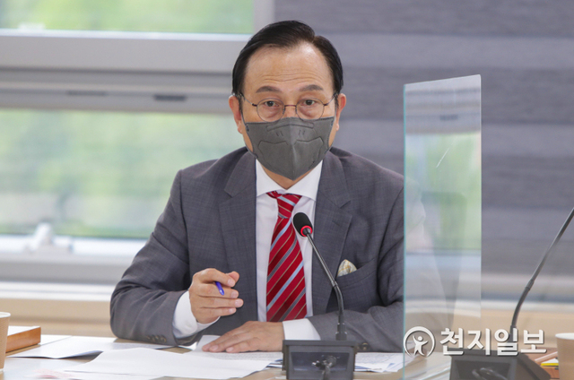 박상돈 천안시장이 5일 간부회의를 주재하고 있다. (제공: 천안시) ⓒ천지일보 2021.7.6