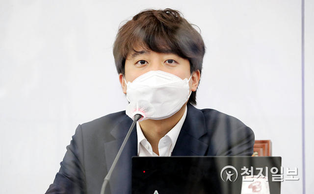 [천지일보=박준성 기자] 국민의힘 이준석 대표가 8일 서울 여의도 국회에서 열린 최고위원회의에서 발언하고 있다. (제공: 국민의힘) ⓒ천지일보 2021.7.8