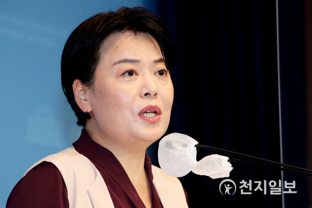 [천지일보=박준성 기자] 국민의힘 윤희숙 의원이 2일 오전 서울 여의도 국회 소통관에서 대선 출마 선언 기자회견을 갖고 있다. ⓒ천지일보 2021.7.2